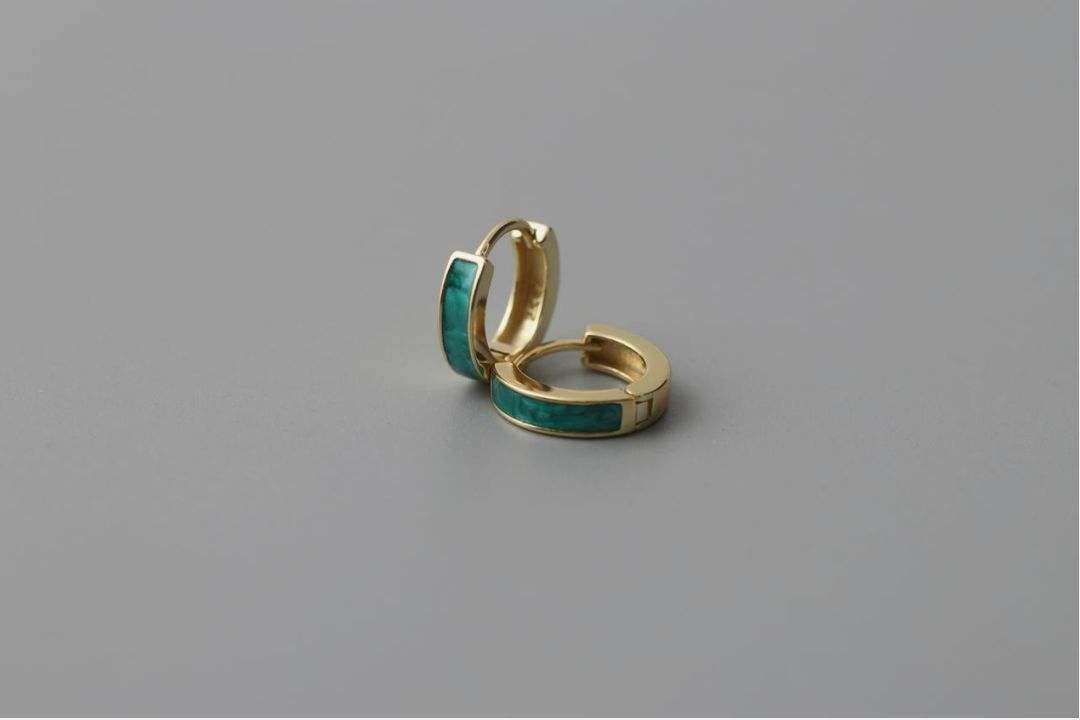 Custom solitaire engagement ring