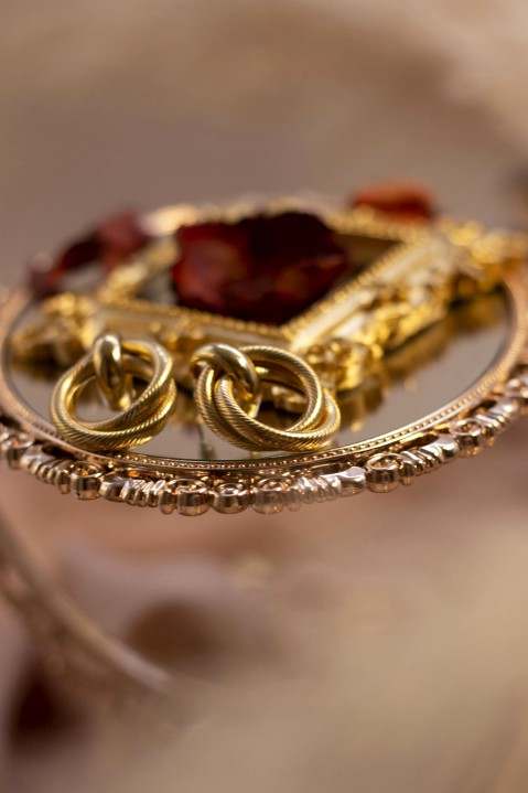 Diamond halo ring